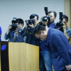 Koh Dong-Jin, presidente de Samsung, pide excusas, ayer.-AFP