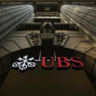 La sede del banco UBS en Zúrich, Suiza.-REUTERS