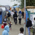 Inmigrantes en el campamento 'La Jungla' de Calais.-CHARLES PLATIAU / REUTERS