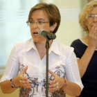 La alcaldesa de Madrid, Manuela Carmena, y la nueva portavoz del PSOE en el ayuntamiento, Purificación Causapié, este jueves, 6 de agosto.-JOSÉ LUIS ROCA