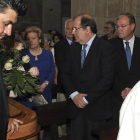 El presidente de la Junta de Castilla y León, Juan Vicente Herrera, asiste al funeral por la etnógrafa leonesa Concha Casado.-ICAL