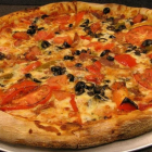 Dos policías italianos detienen a Roberto Manganiello, un jefe de la mafia siciliana, disfrazados de repartidores de pizza.-