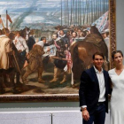 Rafael Nadal y Garbiñe Muguruza posan delante del cuadro de Velázquez. La rendicion de Breda en el Museo del Prado.-EFE