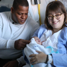 Sonia y Julio, junto a su hijo Javier , que ha sido el primer segoviano que ha nacido en 2019-- ICAL