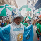 Manifestantes protestan contra la política económica de Macri, en Buenos Aires.-IGNACIO RONCORONI (EFE)