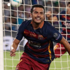 Pedro, eufórico tras marcar ante el Sevilla el gol que ha dado la Supercopa de Europa al Barça.-Foto: AP / IVAN SEKRETAREV