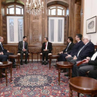 El presidente de Siria, Bashar al Asad, junto a una delegación de diputados franceses, este sábado en Damasco.-SANA