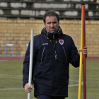Marc Mateu controla el balón ante la oposición de un jugador del Lorca en el partido de la primera vuelta en Soria-VALENTÍN GUISANDE