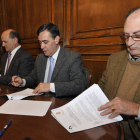 Millán Miguel, Constantino de Pablo, Antonio Pardo y José Ramón Cabildo durante la firma del acuerdo. / DIPUTACIÓN-