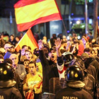 Manifestantes de ultraderecha en plaza Artós.-ÁNGEL GARCIA