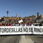 Los vecinos de Tordesillas se manifiestan a favor del Toro de Vega.-ICAL