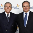 El presidente de Gas Natural, Isidre Fainé, (izquierda) con el consejero delegado, Rafael Villaseca.-David Campos