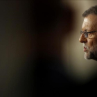 Mariano Rajoy en la rueda de prensa que ha ofrecido tras entrevistarse este lunes con Pedro Sánchez.-JOSÉ LUIS ROCA