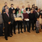 Miembros de la Cofradía de San Pascual Bailón tras recibir el Colodra-María Ferrer