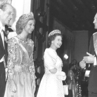La reina Isabel II y el duque de Edimburgo reciben a los reyes Juan Carlos y Sofía en Londres, el 24 de abril de 1986.-EFE