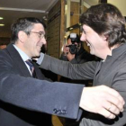 Patxi López y Carlos Martínez, en una visita del dirigente socialista vasco a Soria, en una imagen de archivo.-VALENTÍN GUISANDE