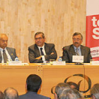 Empresarios sorianos junto al director de Negocio de Caja España-Duero en la mesa redonda. / V. G. -