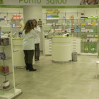 Imagen del interior de una farmacia de la capital. / ÚRSULA SIERRA-