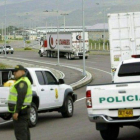 Camiones con ayuda humanitaria para Venezuela llegan a la frontera con Colombia.-AP