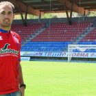 Unai Medina se enfundó la camiseta del Numancia y por primera vez pisó el césped de Los Pajaritos como jugador rojillo.-Álvaro Martínez