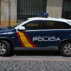 Vehículo de la Policía Nacional ante la comisaría de Soria. HDS