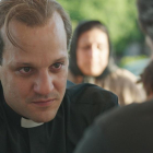 El actor Rodrigo de la Serna encarna al Papa Francisco en la miniserie 'Llámame Francisco'.-