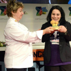 María Isabel Curiel recibe el premio-ÁLVARO MARTÍNEZ