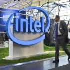 Estand de Intel en una feria tecnológica en Hannover, Alemania, en el 2016.-MAURITZ ANTIN (EFE)