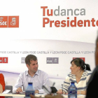 Luis Tudanca conversa con su número dos, Ana Sánchez, durante el plenario de la Ejecutiva Autonómica.-Ical