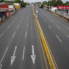 Una de las principales avenidas de Managua luce vacía por el paro nacional en Nicaragua.-EFE