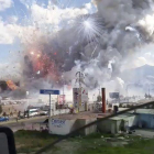 Momento de la explosión en el mercado de pirotecnia de Tultepec.-AP / JOSÉ LUIS TOLENTINO