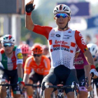 Caleb Ewan se anota la segunda victoria en el Giro.-LUK BENIES / AFP