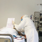 Un paciente ingresado en el hospital en una imagen de archivos. MARIO TEJEDOR