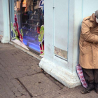 Ciudadanos pidiendo limosna en las calles de Sofía, Bulgaria.-DIMITAR DILKOFF / AFP