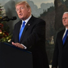 El presidente de EEUU, Donald Trump, acompañado del vicepresidente, Mike Pence, durante su comparecencia sobre Jerusalén-MANDEL NGAN / AFP