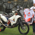 Nandu Jubany, en Can Jubany con la KTM con la que participará en el Dakar 2017.-CAN JUBANY