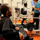 El secretario general de Podemos Aragón, Pablo Echenique, visitan las instalaciones de la Fundación Nipace, en Guadalajara, con motivo del Día Internacional de la Diversidad.-EFE/Pepe Zamora