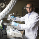 El investigador Alberto Romero en las instalaciones de la antigua Facultad de Ciencias de la Universidad de Valladolid.-PHOTOGENIC