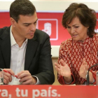 Pedro Sánchez y Carmen Calvo.-JOSÉ LUIS ROCA