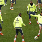 Ronaldo, Benzema y Varane, durnate el entrenamiento de este viernes en Valdebebas.-EFE / J. P. GANDUL