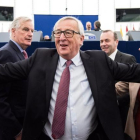 El presidente de la Comisión Europea, Jean-Claude Juncker, bromea en el Parlamento Europeo en Estrasburgo, este 17 de enero del 2018.-/ PATRICK SEEGER (EFE)