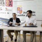 Firma del convenio de colaboración, ayer, entre Víctor Martín y Eduardo Carazo.-LUIS ÁNGEL TEJEDOR