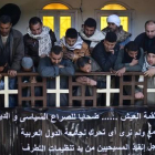 Coptos egipcios en una ceremonia en memoria de los 21 cristianos que fueron asesinados por el Estado Islámico en Libia en el 2015.-AFP / MOHAMED EL-SHAHED