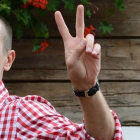 Franck Ribéry saluda sonriente vestido con el traje tradicional bávaro.-Foto:   AFP / CHRISTOF STACHE