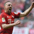 Ribéry celebra con rabia el gran gol ante el Eintracht de Fráncfort.-AFP / CHRISTOF STACHE