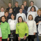 Foto de familia de la asociación de cocineras de Castilla y León.-J.M.LOSTAU