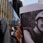 Foto del estudiante muerto tras las manifestaciones en Hong Kong.-AP PHOTO VINCENT YU