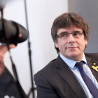 Puigdemont atiende a los medios de comunicación.-HAYOUNG JEON / EFE