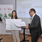 Lara García recoge el Premio al Mejor Proyecto en Funcionamiento de Impulso Emprende.-VALENTÍN GUISANDE