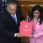 La vicepresidenta de Venezuela, Delcy Rodríguez y el presidente de la ANC, Diosdado Cabello.-EFE